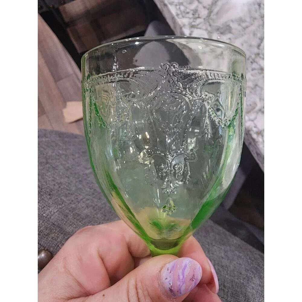 HOCKING GLASS CO. CAMEO BALLERINA GREEN 5-7/8